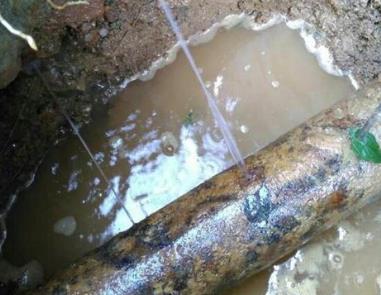 营口楼顶渗水维修公司分享下地暖漏水的原因及检测方法。